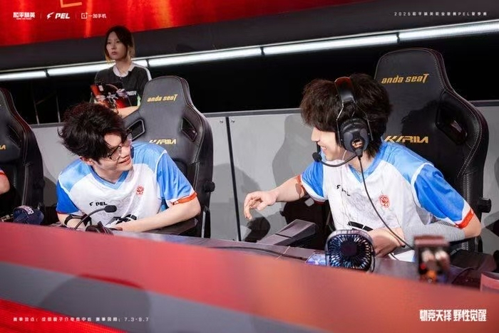BLG轻取KT，Tarzan单局斩获MVP激烈交锋半决赛，锁定晋级资格