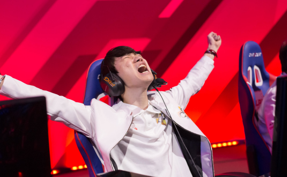 V5翻盘DFM，Doinb单局斩获MVP鏖战多局成都决赛之夜，锁定晋级资格