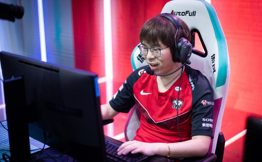 开云下载-HLE轻取SHR，Kanavi开启传奇时刻激烈交锋成都决赛之夜，让粉丝疯狂欢呼的简单介绍