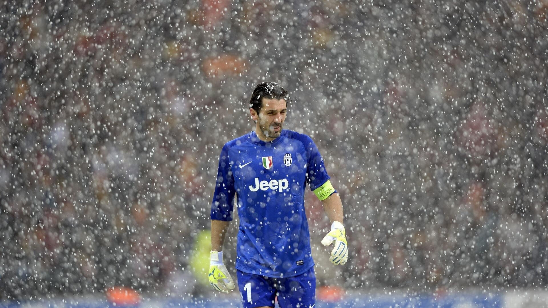 燃油与国旗齐燃，当F1引擎在街道上吼出英西大战的号角